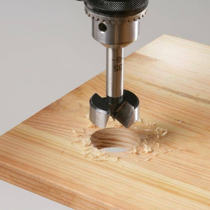 Отверстия в дереве 50мм.